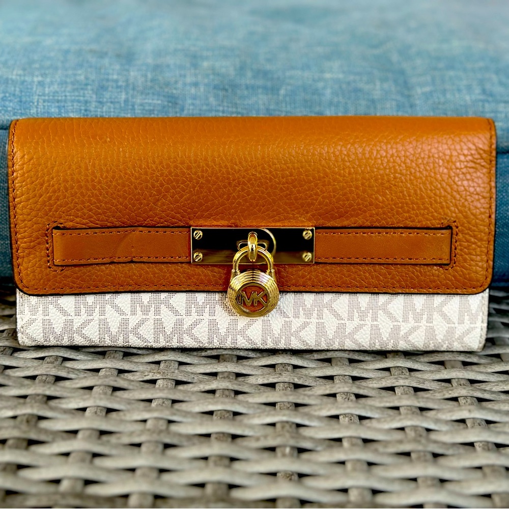 Micheal Kors Wallet